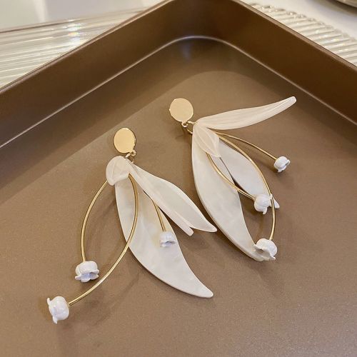 Elegant Flower Petal Drop Earrings | HE6934